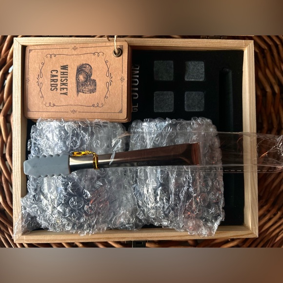 NWT Fine Whiskey / Gift Set / OakSea / 2 Glasses / 8 Stone Cubes - Picture 4 of 7